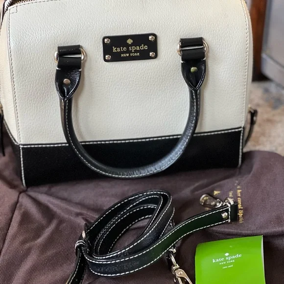 Kate Spade ♠️ Brand New Beautiful handbag or use it as crossbody. - Picture 4 of 10